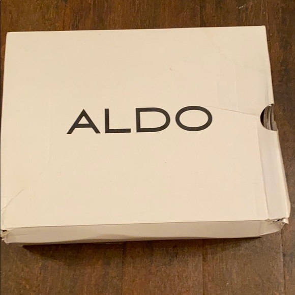 Cream colored heels - Picture 4 of 5